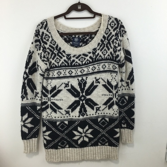 American Eagle Outfitters Sweaters - American Eagle Sweater